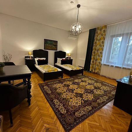 Отель Casa Negustorului Дева Экстерьер фото