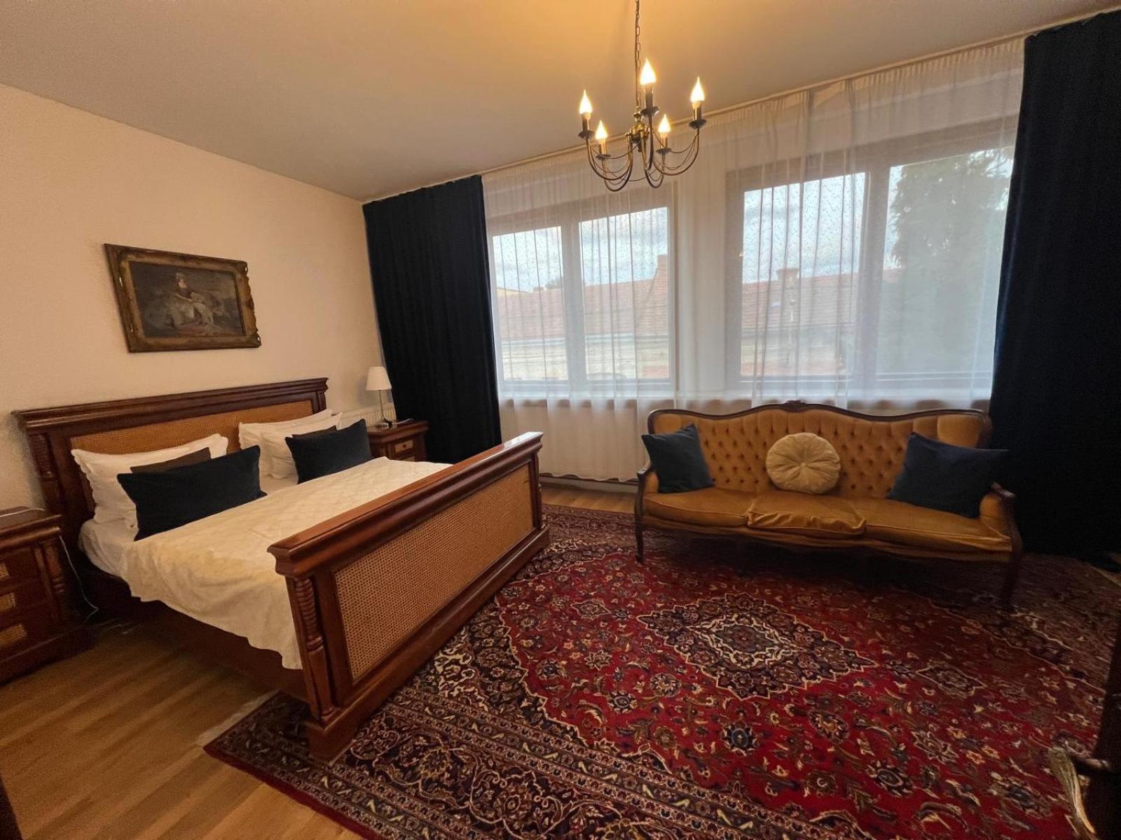Отель Casa Negustorului Дева Экстерьер фото