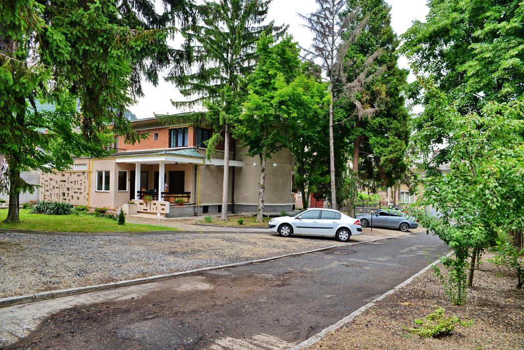 Отель Casa Negustorului Дева Экстерьер фото