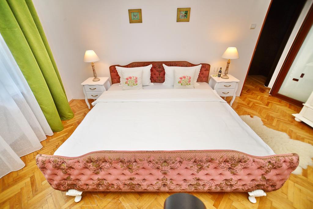 Отель Casa Negustorului Дева Экстерьер фото
