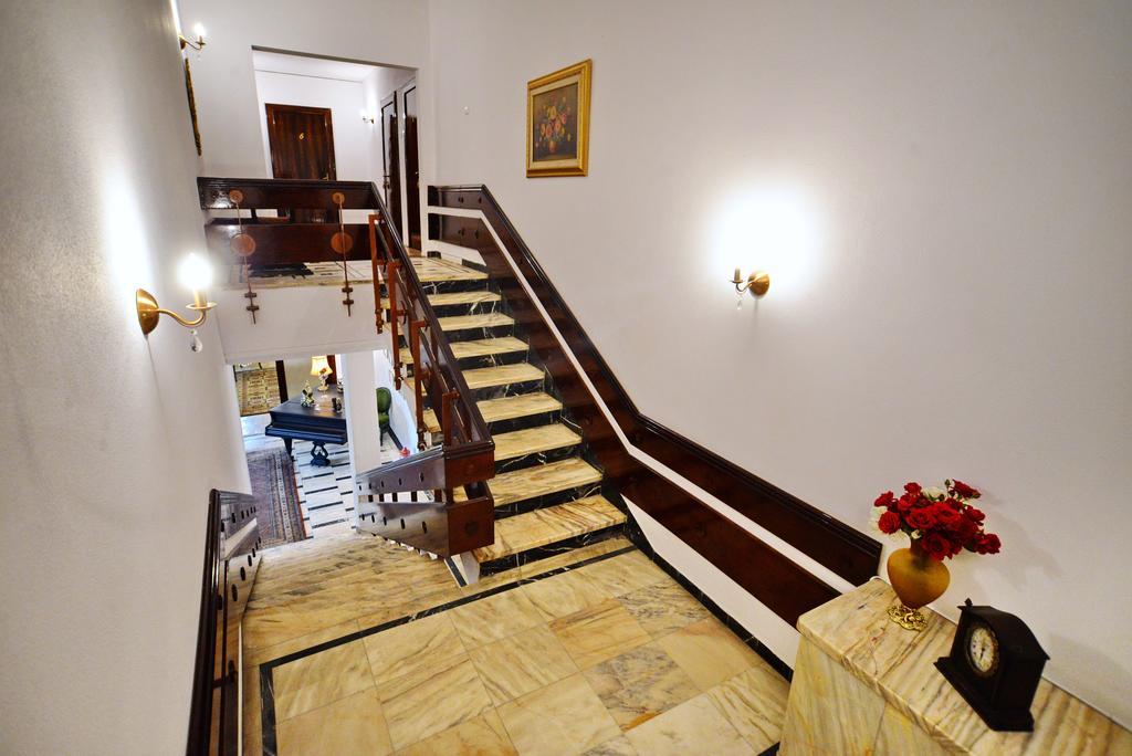 Отель Casa Negustorului Дева Экстерьер фото