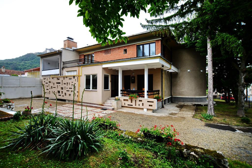 Отель Casa Negustorului Дева Экстерьер фото