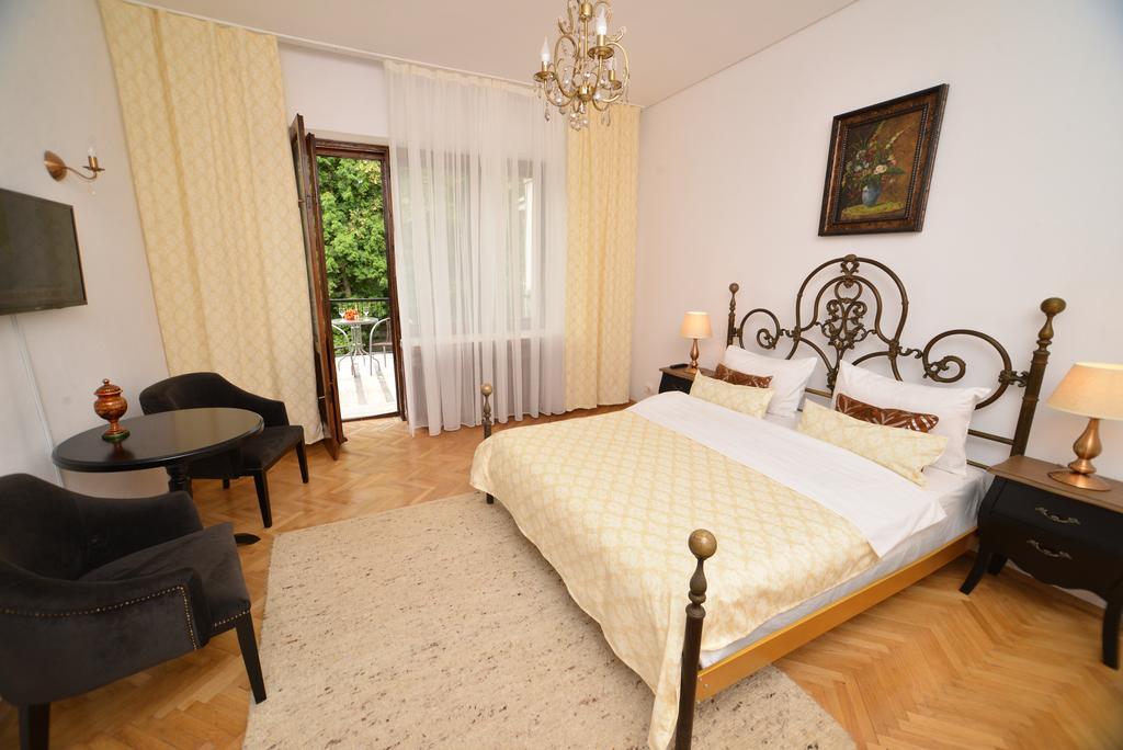 Отель Casa Negustorului Дева Экстерьер фото