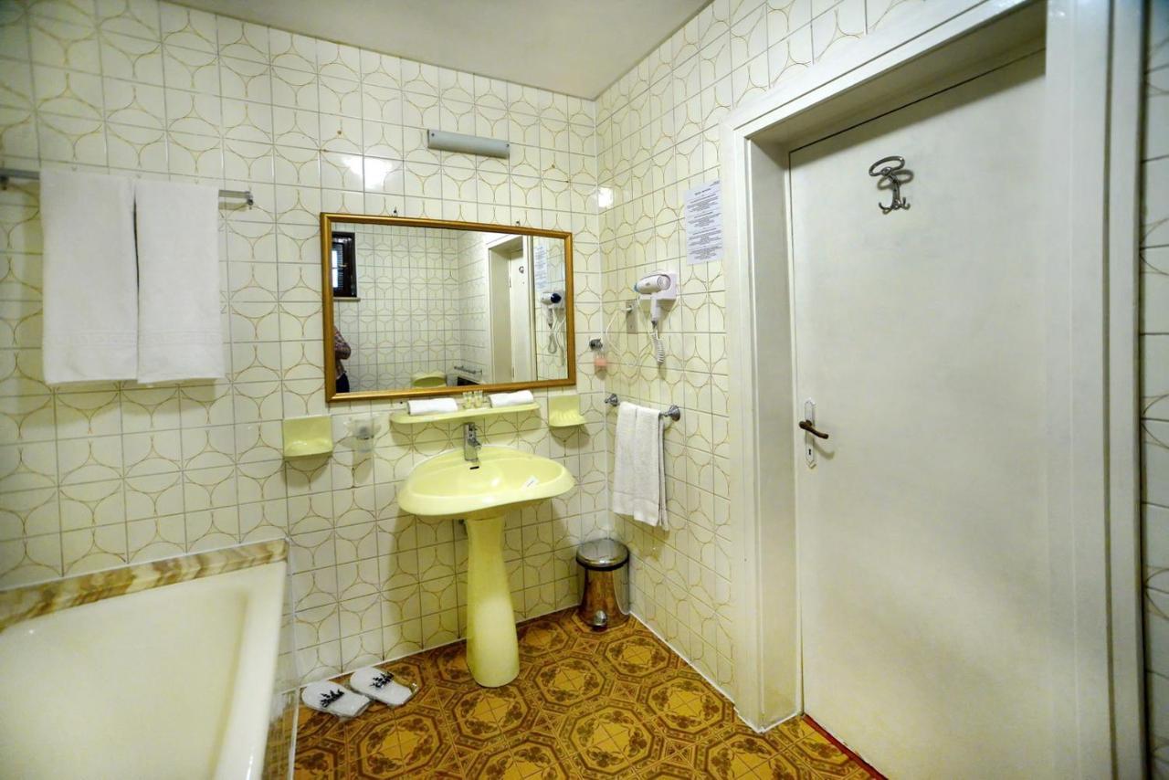Отель Casa Negustorului Дева Экстерьер фото