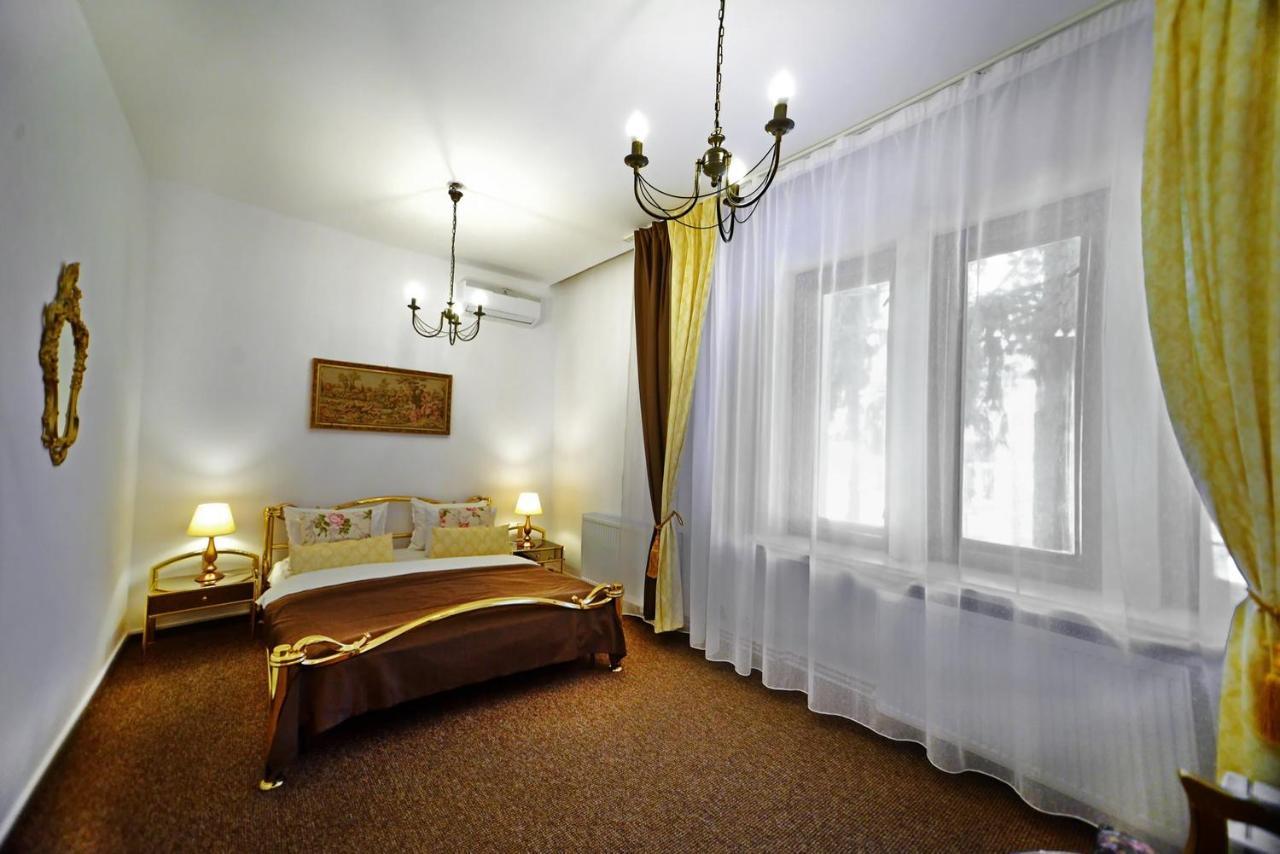 Отель Casa Negustorului Дева Экстерьер фото