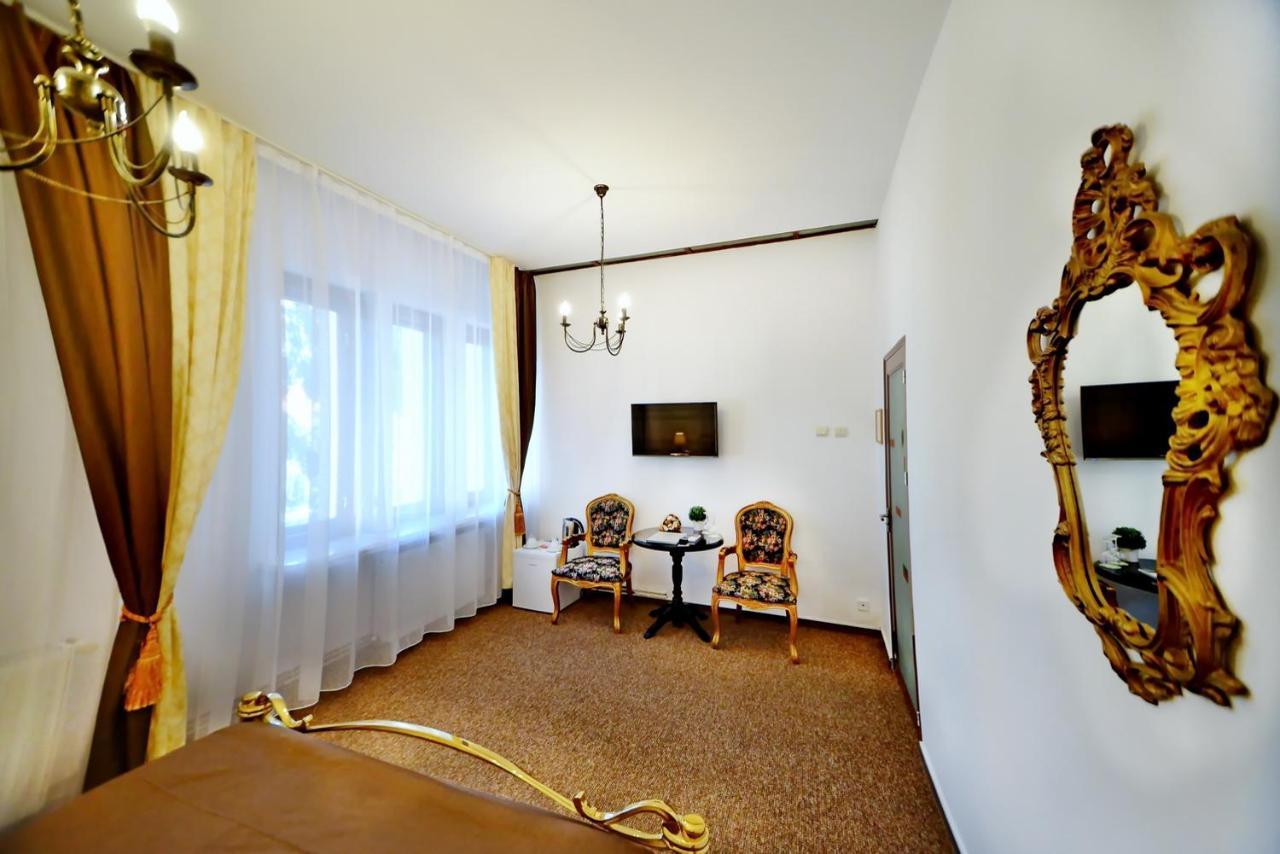 Отель Casa Negustorului Дева Экстерьер фото