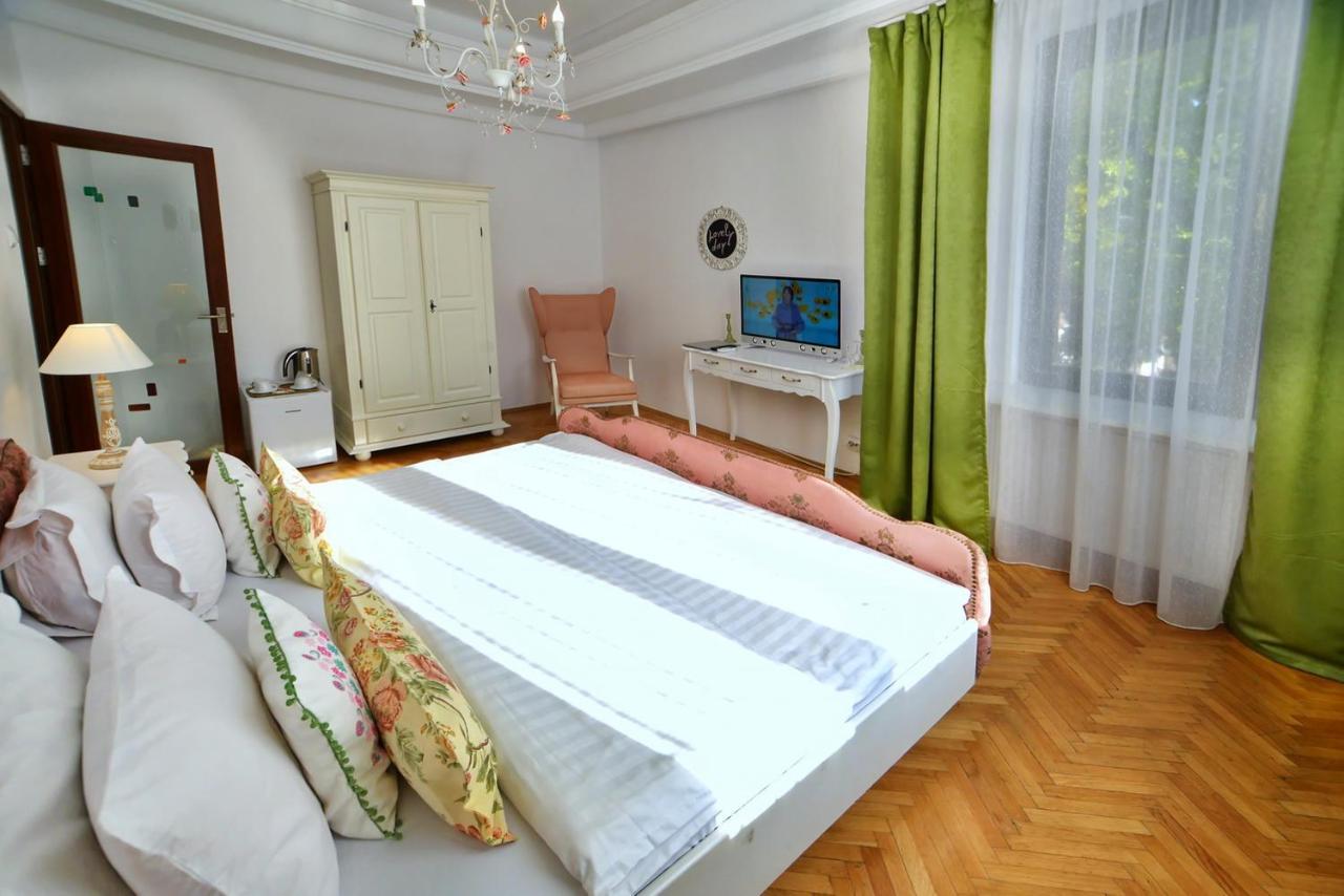 Отель Casa Negustorului Дева Экстерьер фото