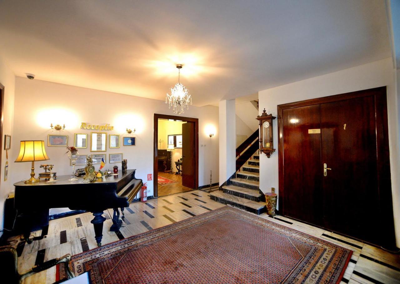 Отель Casa Negustorului Дева Экстерьер фото